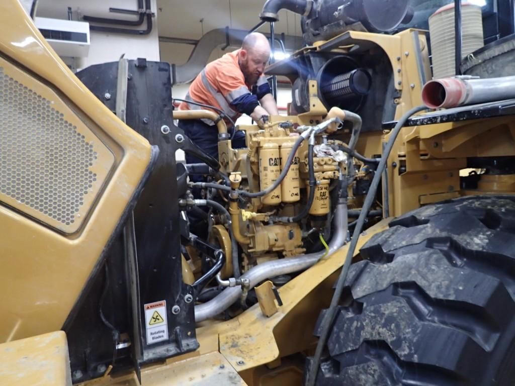 Drill HD Fitters FIFO Pilbara Terex CAT Heavy Equipment-iMINCO.net Mining Information